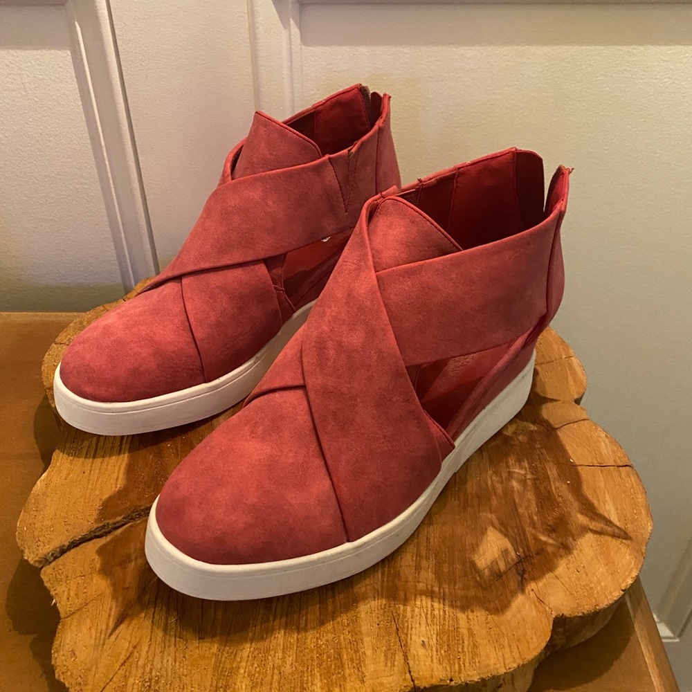 Pink Suede Wedges Size 8, NWOT